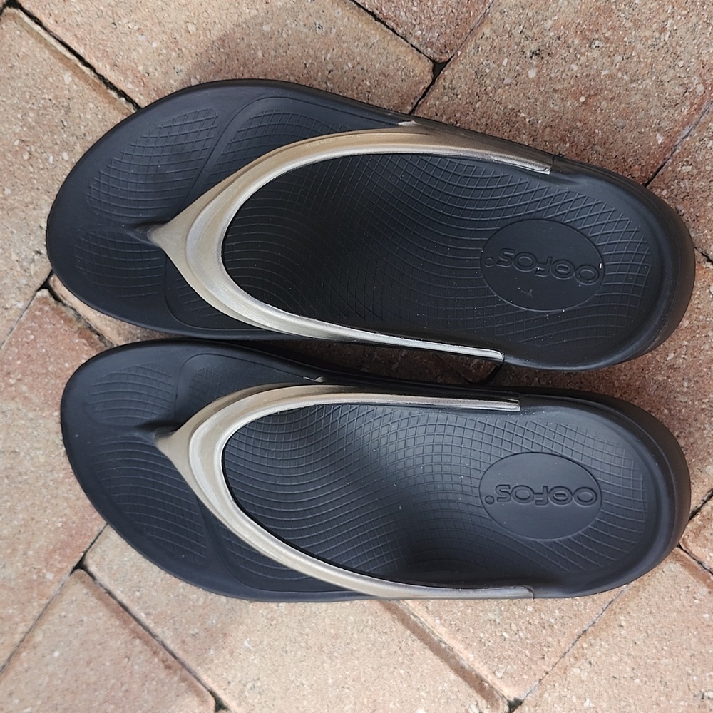 OOFOS Black and Gold Comfort Sandals